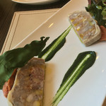 カーサ・デル・チーボ - ７種類のお肉のテリーナとパッパ アル ポモドーロ バジリコのソース