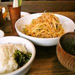 おかずサラダご飯