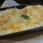 ペッシェ ニトロ - まったり里芋と香り抜群の燻製牡蠣の熱々グラタン