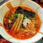 神楽 - 表面に辛味が浮いてるが、案外正統な感じ。
                                こういうの旨辛って言うのでしょうね。