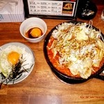 男気らーめんアカギ - 赤醤油らーめん普通盛(麺200g)¥700
+大盛(麺100g ¥150×２)¥300
+肉アカギ盛¥300
+極太メンマ¥100
+刻みネギ盛¥100
つけたま¥70=¥1.570→¥1.300
