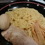 我流風ラーメン - 味玉・チャーシュー・メンマがトッピング