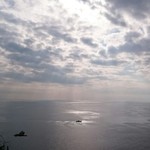 Shokudou Yuurantei - 公園からの撮影。
      江ノ島名物のトンビが舞っていました。