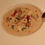 中目黒 Bistro Bolero - 北海道産ホッキ貝と白貝のポシェ～マッシュルームのポタージュとともに～(1600円)は、濃厚なマッシュルームのポタージュに、ホッキ貝と白貝の旨味を存分に味わった♪