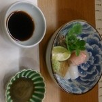 食彩かなで - 刺し身盛り合わせ(°∀°)
      金目、イカ、炙り太刀魚、アワビ肝醤油！(⌒‐⌒)
      めちゃめちゃ美味でした。
      