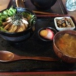 手打ちほうとうと発幸料理のお店 元祖へっころ谷 - 若鳥のマリネ丼