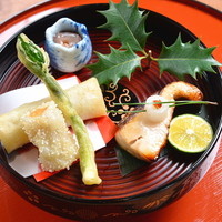 さわら幽庵焼き すっぽんの春巻き からすみ餅 行者にんにく天ぷら 赤たまこ酢
