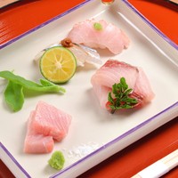 めじマグロ ブリ防風巻き サヨリと金目鯛のお寿司