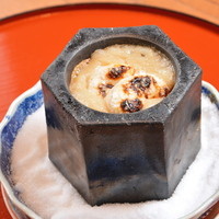 ふぐの白子と胡麻豆腐の石焼き