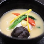 麻布十番 ふくだ - 白味噌仕立て　胡麻豆腐
      