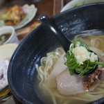 ほりかわそば。出しがしみわたるおいしさ