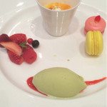 シャングリ・ラ ホテル 東京 - デザート盛り合わせ