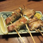 Ganso Yakitori Kushi Hacchin - ピーマン肉巻、手羽先