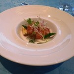 ヴァンテアン - サーモンマリネタルタル仕立て　リンゴとレモンのジュレ寄せ。
