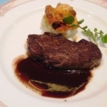 ヴァンテアン - 国産牛ヒレ肉のステーキ　オリジナル赤ワインソース。