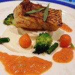 ヴァンテアン - 天草産真鯛のソテーと2種のテイスト　トマトのクリームソース。