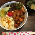 ポジティブカフェ - 2月は照り焼きチキン＆卵丼♪お肉やわらか〜