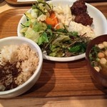 クレヨンハウス - 野菜のメニュー中心の、身体に優しいランチブッフェ。1500円