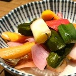 肉菜処和心 - 自家製野菜の酢漬け (572円/税込)