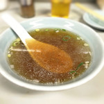 赤坂珉珉 - 鶏がらスープ。花椒（ホアジャオ）を少し入れるとピリッと味が締まります