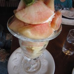 フルーツガーデン シン・サン - 特選桃のパフェ