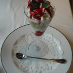 デルレイ カフェ＆ショコラティエ - ベリーとゆずのパフェ★（期間限定）