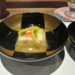 日本料理 潤花 - 椀　カスベのしんじょ