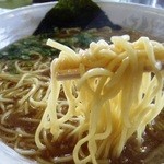 物産館みわ375 - 麺はこんな感じ　前回と違い中細麺が硬めで美味しい