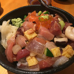 鮮魚・お食事処 山正 - 山正丼 ¥880