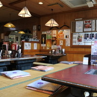 肉の田じま - 店内