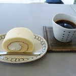 Happya Ku Ko Hi - ロールケーキ、コーヒー　