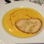 Waterfront Restaurant - 『Pumpkin,fennel＆prawn soup』様、いわゆるパンプキンスープでエビの香りがほのかにします。