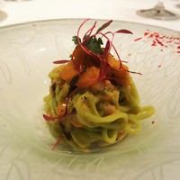 クッチーナ イタリアーナ ガッルーラ - 口取り：生うにのタリオリーニ・ヴェルデ。モチモチ食感の冷製パスタは、スプラウトがシャキシャキして、生うにが美味しいですョ！