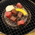 味蔵天国 - 飛騨牛が網の上で焼けていきます♥