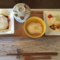 韻松亭 - 花籠本膳の一の膳。