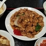 鴻福餃子酒場 - 鶏肉とカシューナッツ炒めの定食 ボリュームスゴイ!!
