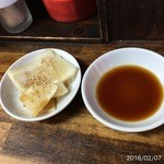 萬珍軒 - 餃子のタレと漬け物