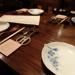 東京チャイニーズ 一凛 - テーブルセッティング。蟹ほじほじ道具も完璧(2016/1)