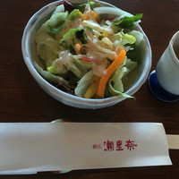 横浜瀬里奈 ステーキドーム - サラダと食前酒