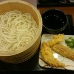 丸亀製麺 - 釜揚げうどん、ちくわ天、かしわ天(それぞれ税込み490円、110円、130円　合計730円)