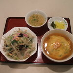 Chuuouken - 名物長崎皿うどんとトロットロ玉子の天津飯が半分ずつお得なセットになりました！