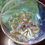 虎屋 壺中庵 - Ｂ　１．じゅんさいの赤い蕾？