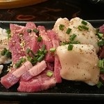 炭火焼肉 粋牛 - ミックスホルモン