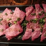 炭火焼肉 粋牛 - タン二種