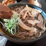 そば処 ひろ - 肉そば冷680円／28年2月6日