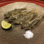 日本料理 晴山 - ホンモロコのうす衣揚げ