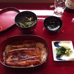 うな重、肝吸い（赤出汁）、漬物