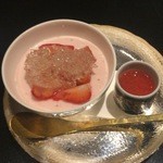 日本料理 晴山 - 紅ほっぺ、イチゴのムース、シャンパンのジュレ