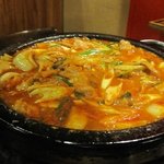 石焼道 - 以前はこの店焼き肉と言うよりこの石鍋を使った数々の韓国料理がメインだったんです。 