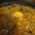 石焼道 - 卵とちょっと甘めのミンチが入ったナムルと御飯を加えて美味しい石焼ビビンバを作ります